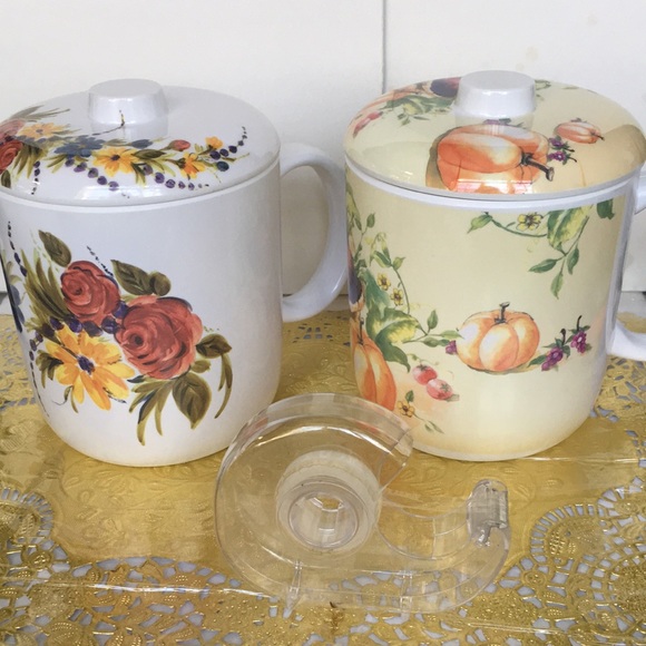 NWOT set of two super size melamine mugs with lids - Picture 4 of 5
